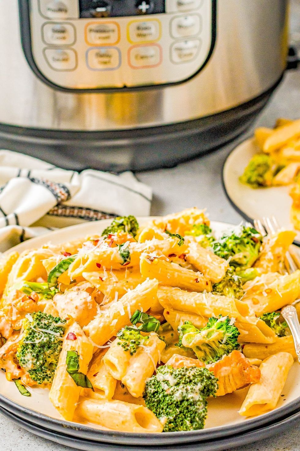 Instant Pot Chicken Broccoli Pasta