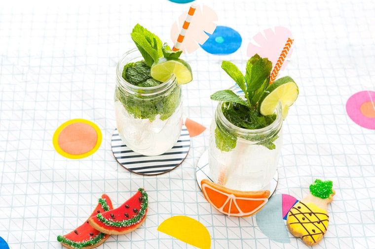 Get the Summer Party Started With This Mason Jar Mojitos Recipe - Brit + Co