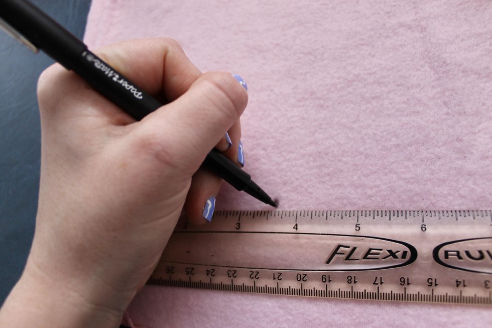 marking measurements on the fleece