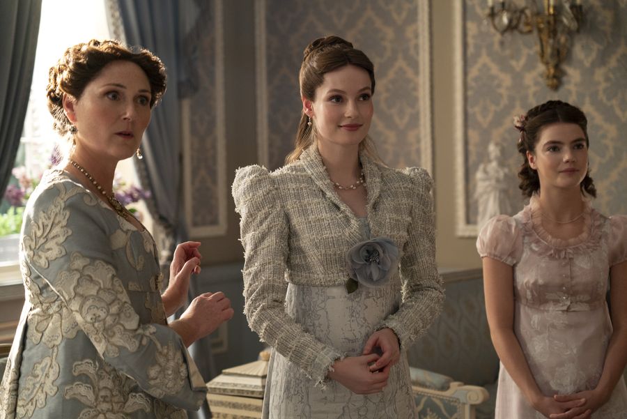 Ruth Gemmell as Lady Violet Bridgerton, Hannah Dodd as Francesca Bridgerton, and Florence Hunt as Hyacinth Bridgerton