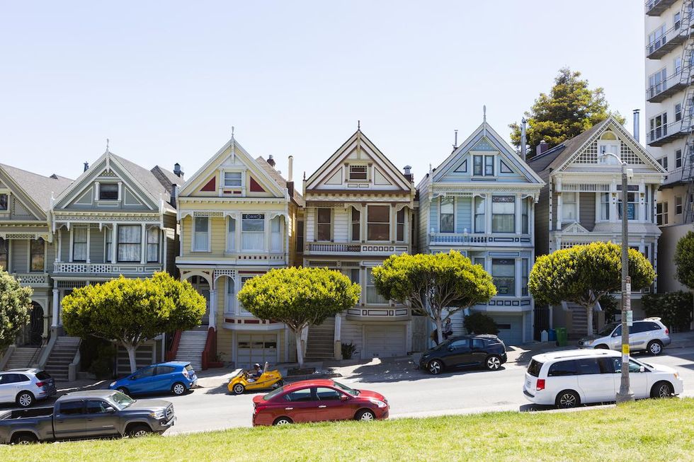 san francisco homes lining the street