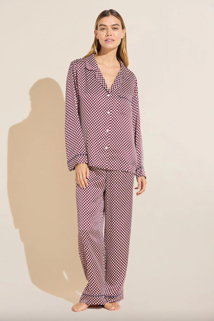 Matching women's pajama sets for winter: Flannel, washable silk