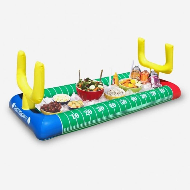 10  Essentials for Throwing an Amazing Super Bowl Party