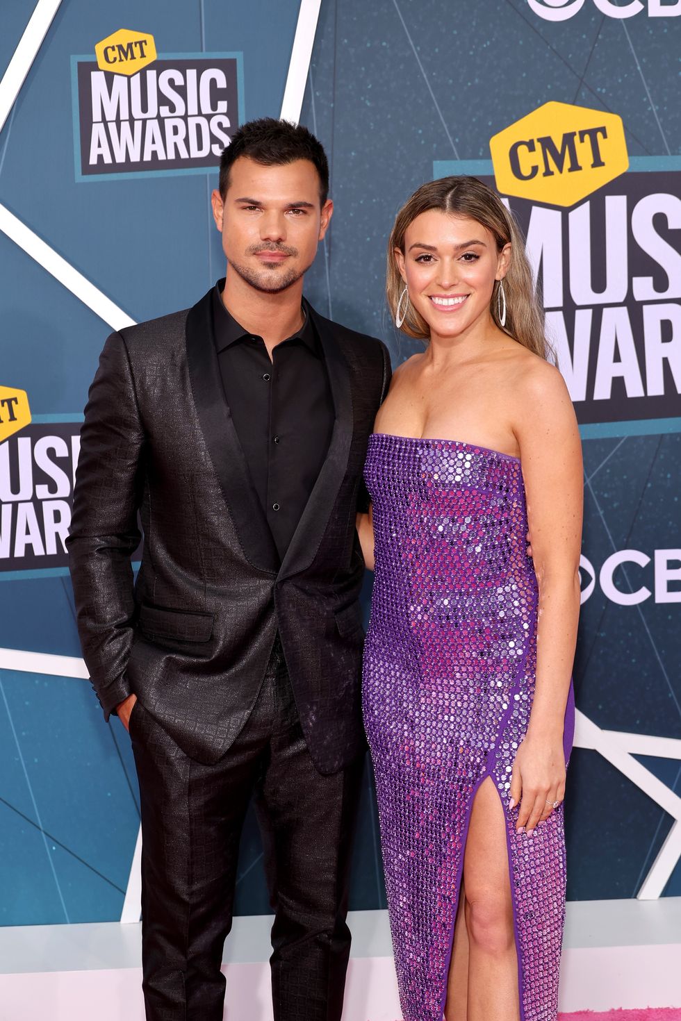 taylor lautners at the cmt music awards