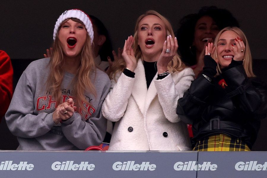 taylor swift at the philadelphia eagles kansas city chiefs game