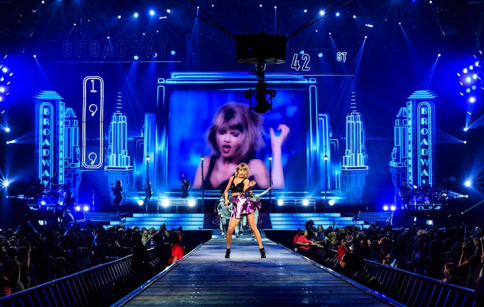 taylor swift on the 1989 world tour