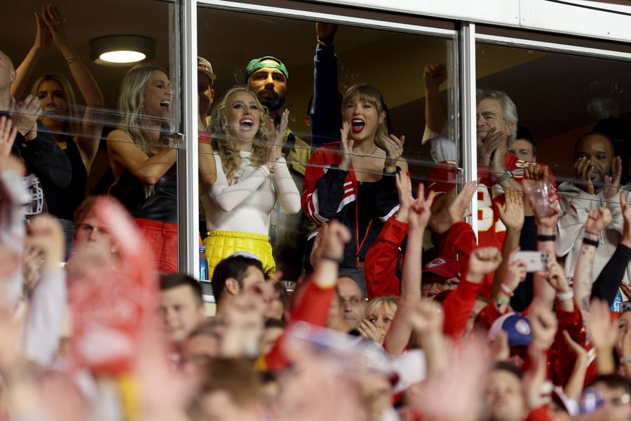 taylor swift with travis kelce's dad