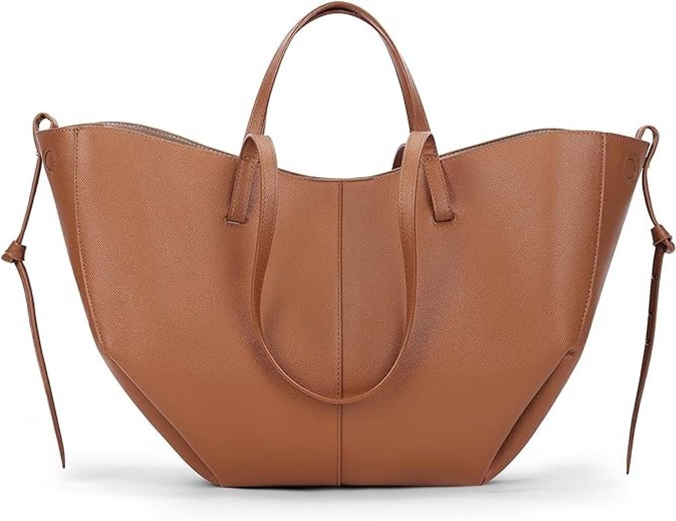 Trendy brown shoulder bag