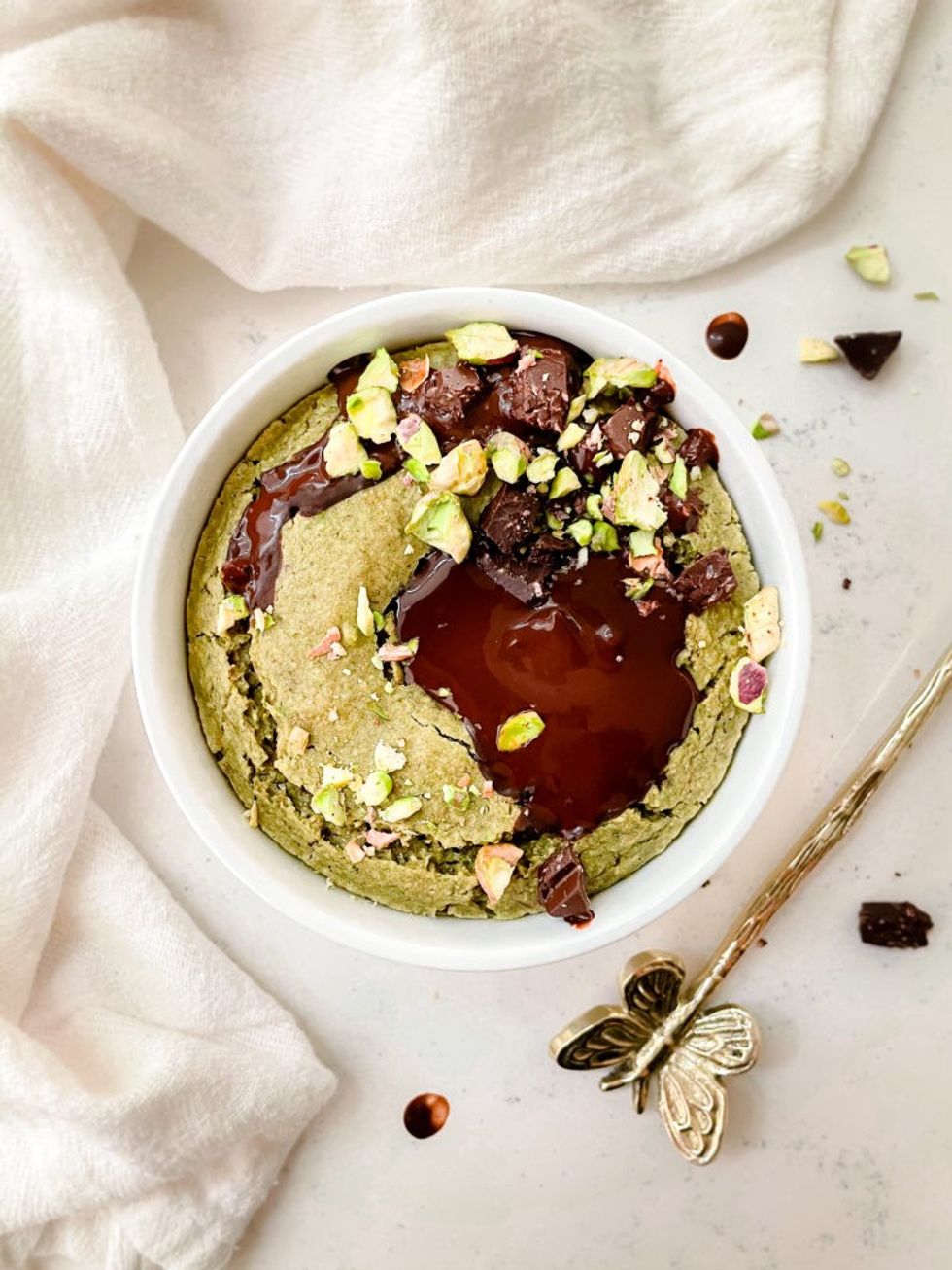 \u200bPistachio and Chocolate Vegan Baked Oatmeal by healthy food blogger munching with mariyah