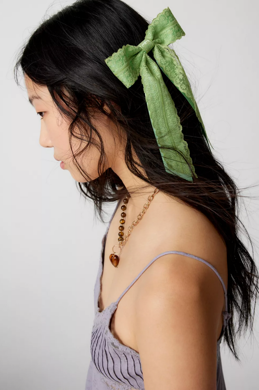 20 Adorable Bows For Hair To Wear With Everything - Brit + Co