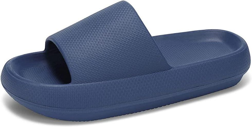 The Best Pairs of Outdoor Slippers For Women - Brit + Co