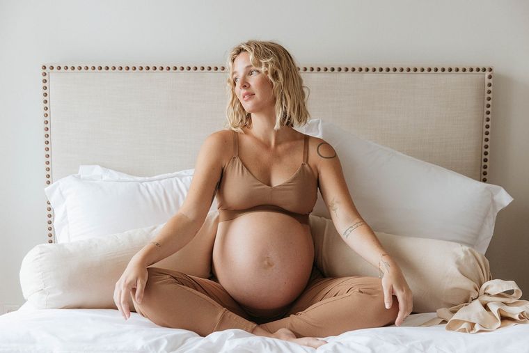 🌹 PETITE & WILD 🌹  Cute pregnancy pictures, Baby bump