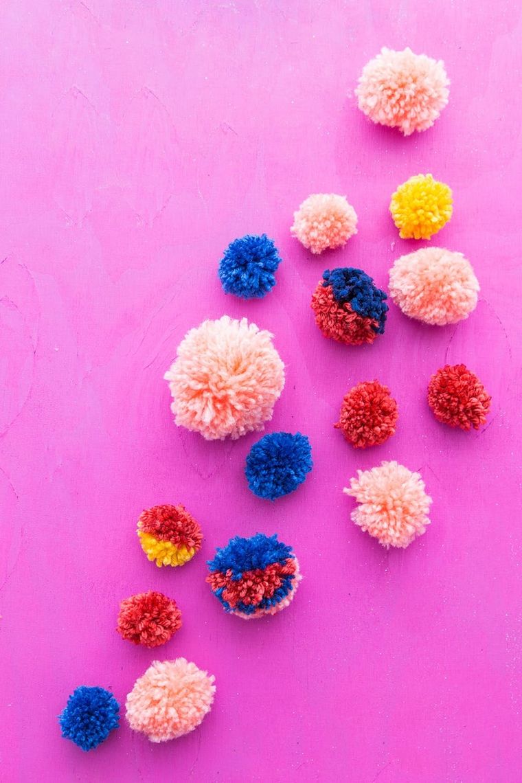 How to Make a Pom Pom Flower Wall Hanging